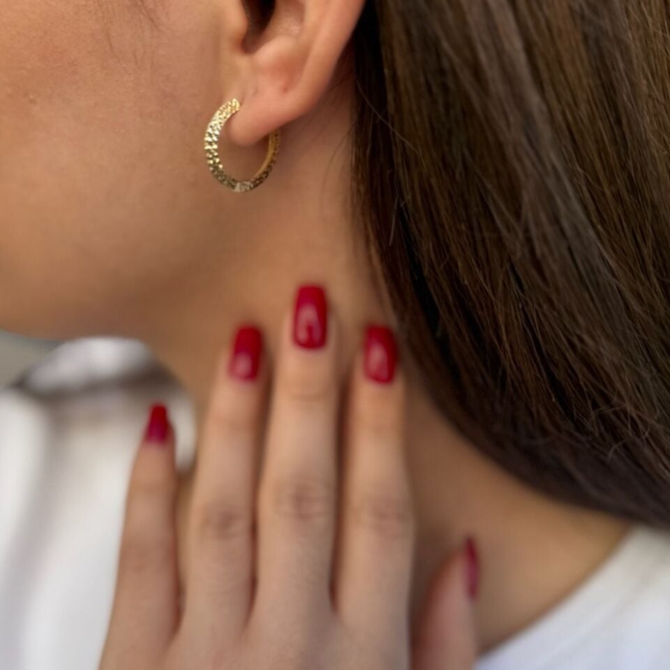 14 Ayar Simit Şeklinde Üzeri Lazer Işıltılı Halka Küpe