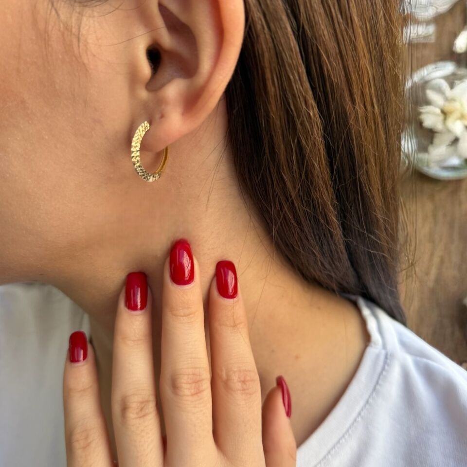 14 Ayar Simit Şeklinde Üzeri Lazer Işıltılı Halka Küpe