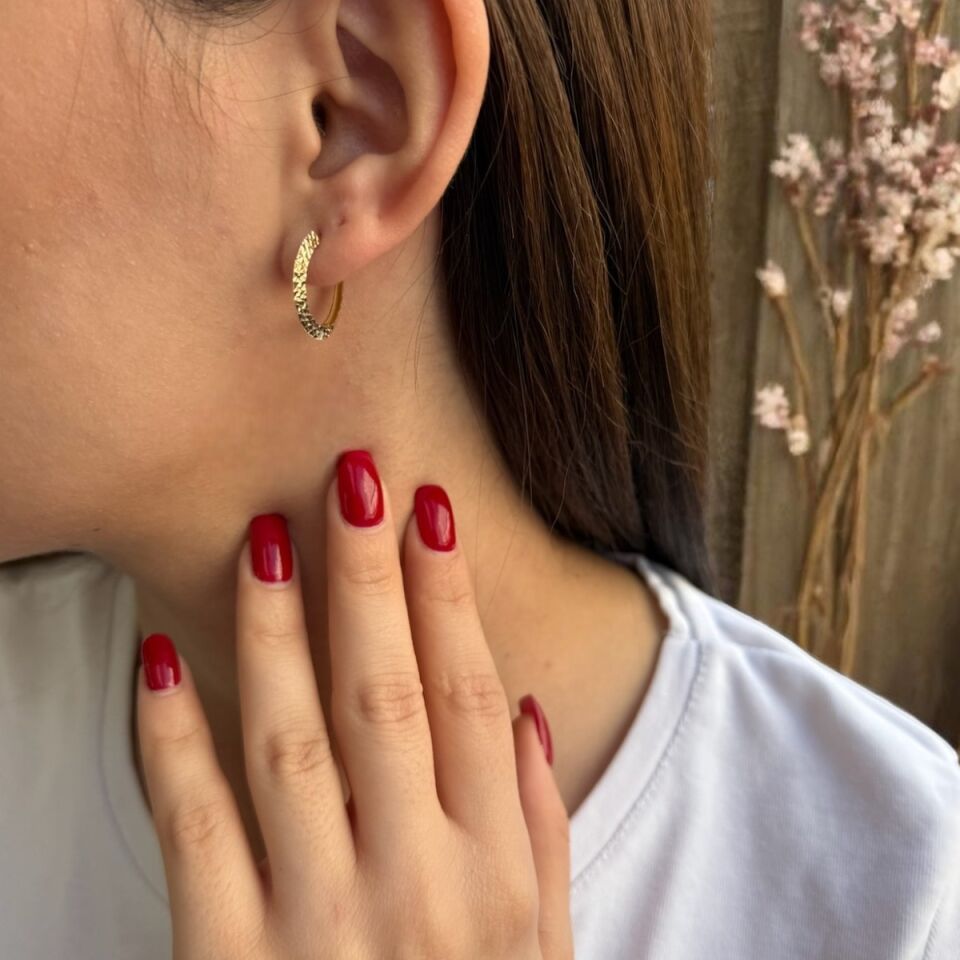 14 Ayar Simit Şeklinde Üzeri Lazer Işıltılı Halka Küpe