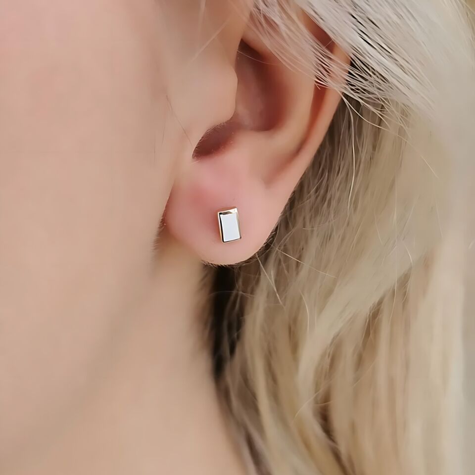 14 AYAR BEYAZ MİNELİ DİKDÖRTGEN MODEL ARKASI İTALYAN VİDALI SİSTEM ALTIN KÜPE