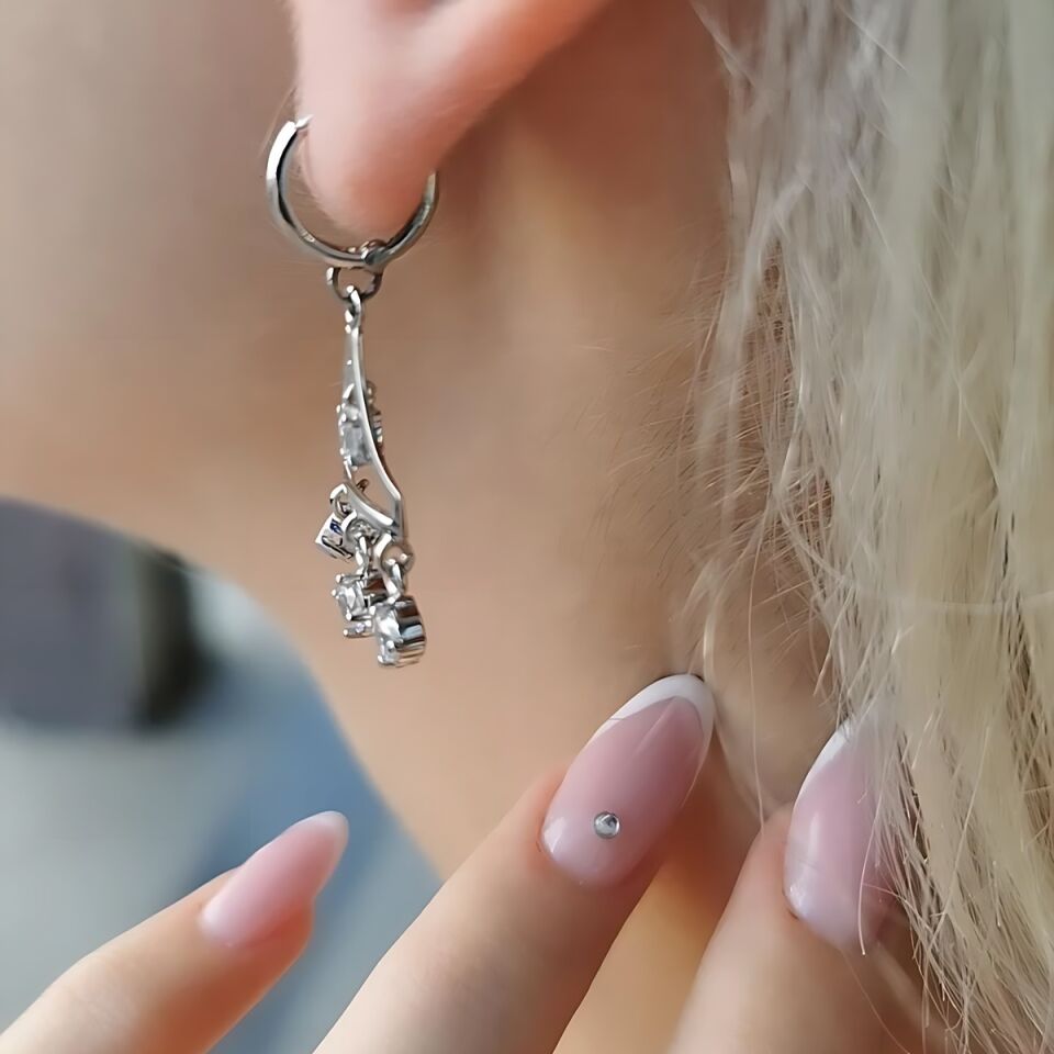 14 AYAR HALKA SALLANTILI FANTAZİ  BEYAZ ALTIN KÜPE