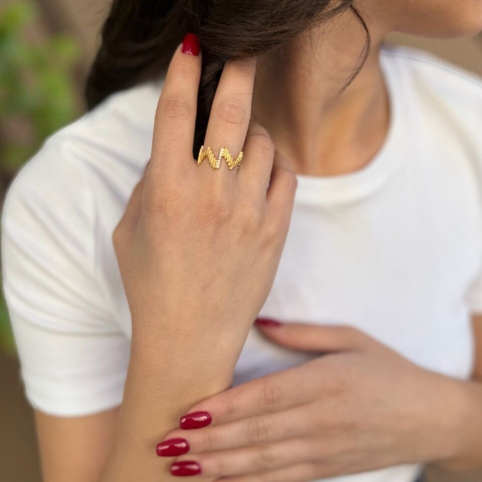 22 AYAR ZİKZAK TASARIM YÜZÜK