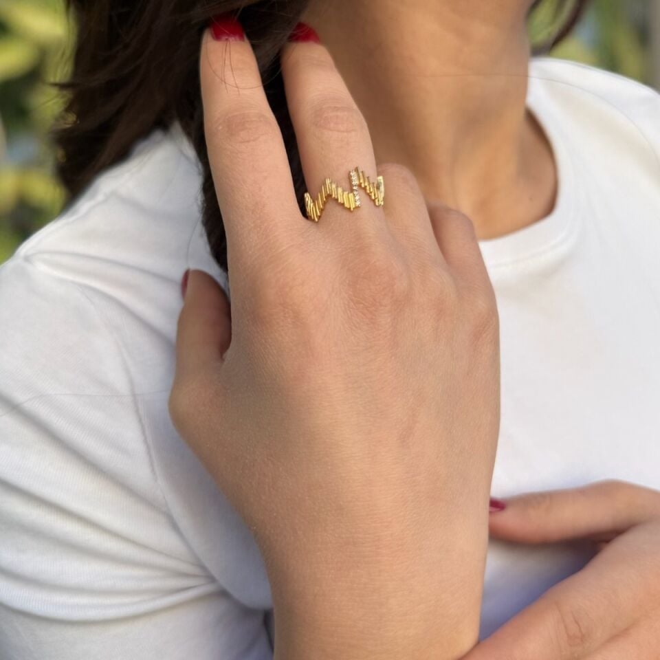 22 AYAR ZİKZAK TASARIM YÜZÜK