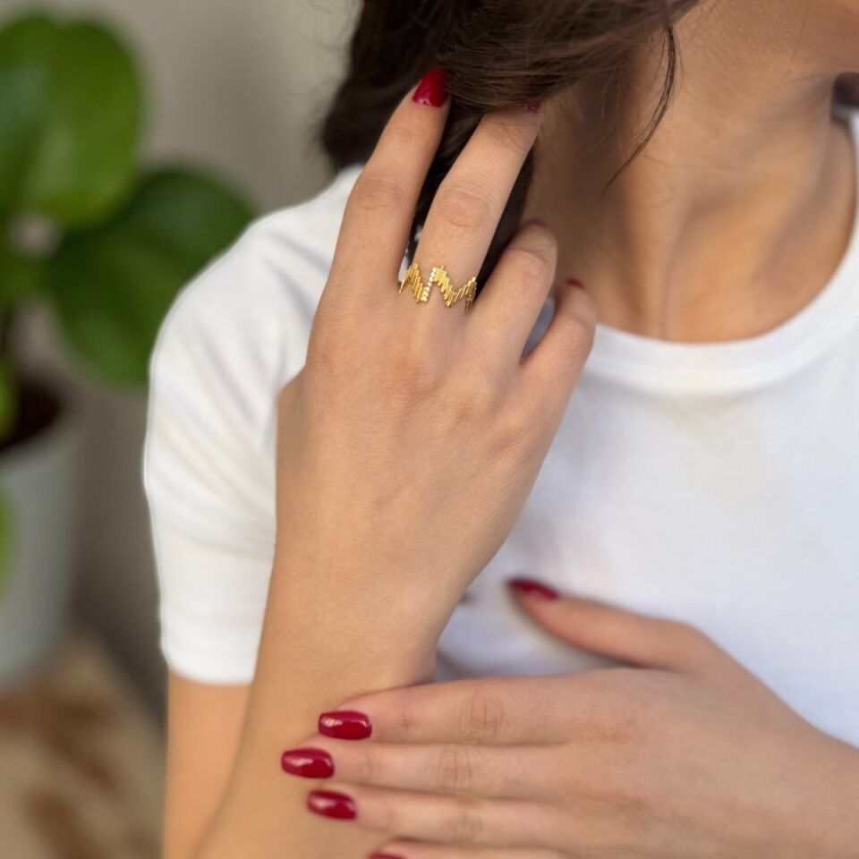 22 AYAR ZİKZAK TASARIM YÜZÜK