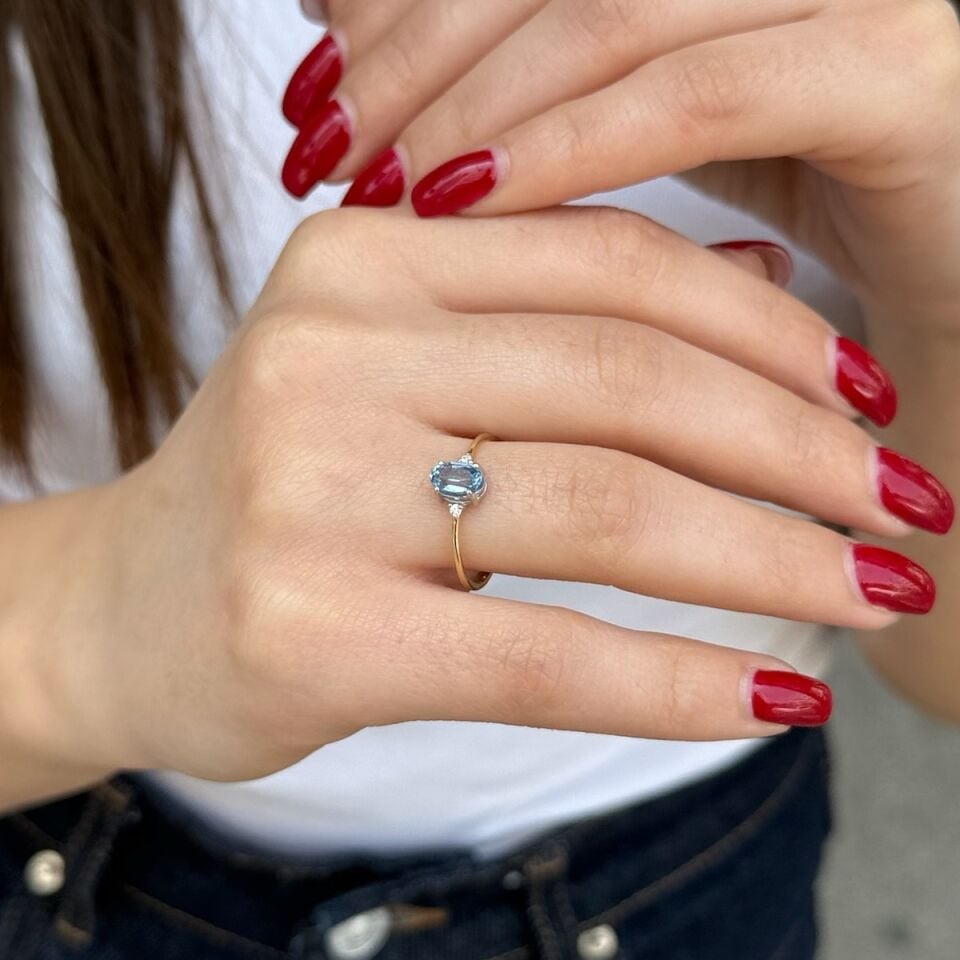 14 Ayar Beyaz Altın Pırlanta Taşlı Oval Blue Topaz Yüzük