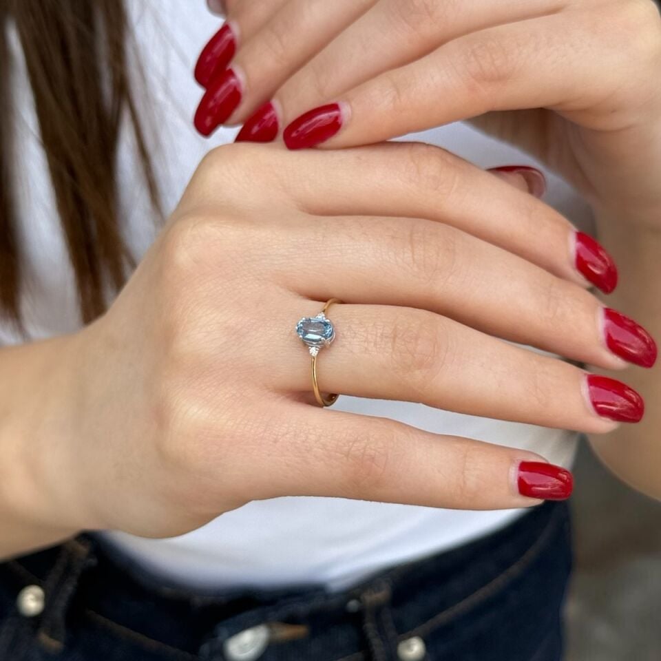 Beyaz Altın Pırlanta Taşlı Oval Blue Topaz Yüzük
