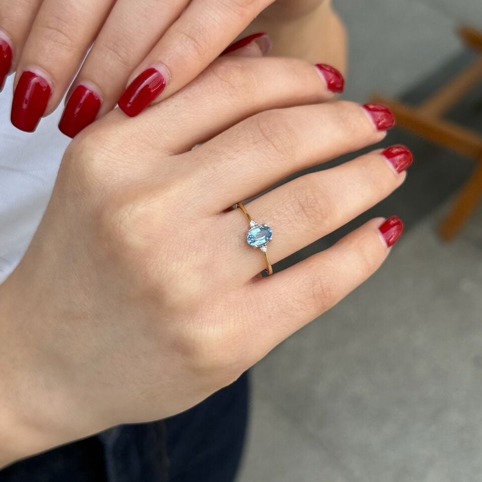 Beyaz Altın Pırlanta Taşlı Oval Blue Topaz Yüzük