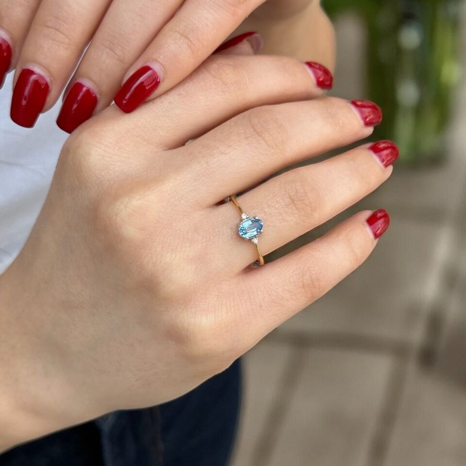 14 Ayar Beyaz Altın Pırlanta Taşlı Oval Blue Topaz Yüzük