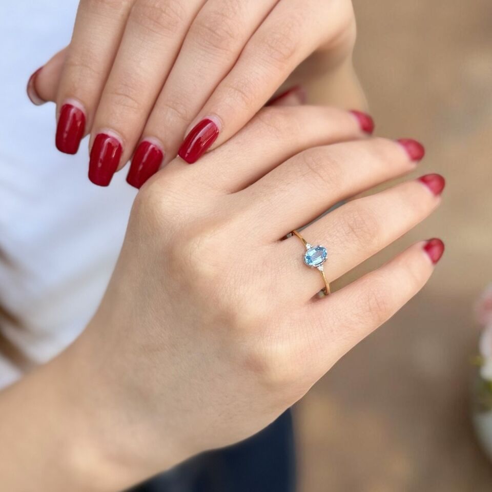 14 Ayar Beyaz Altın Pırlanta Taşlı Oval Blue Topaz Yüzük