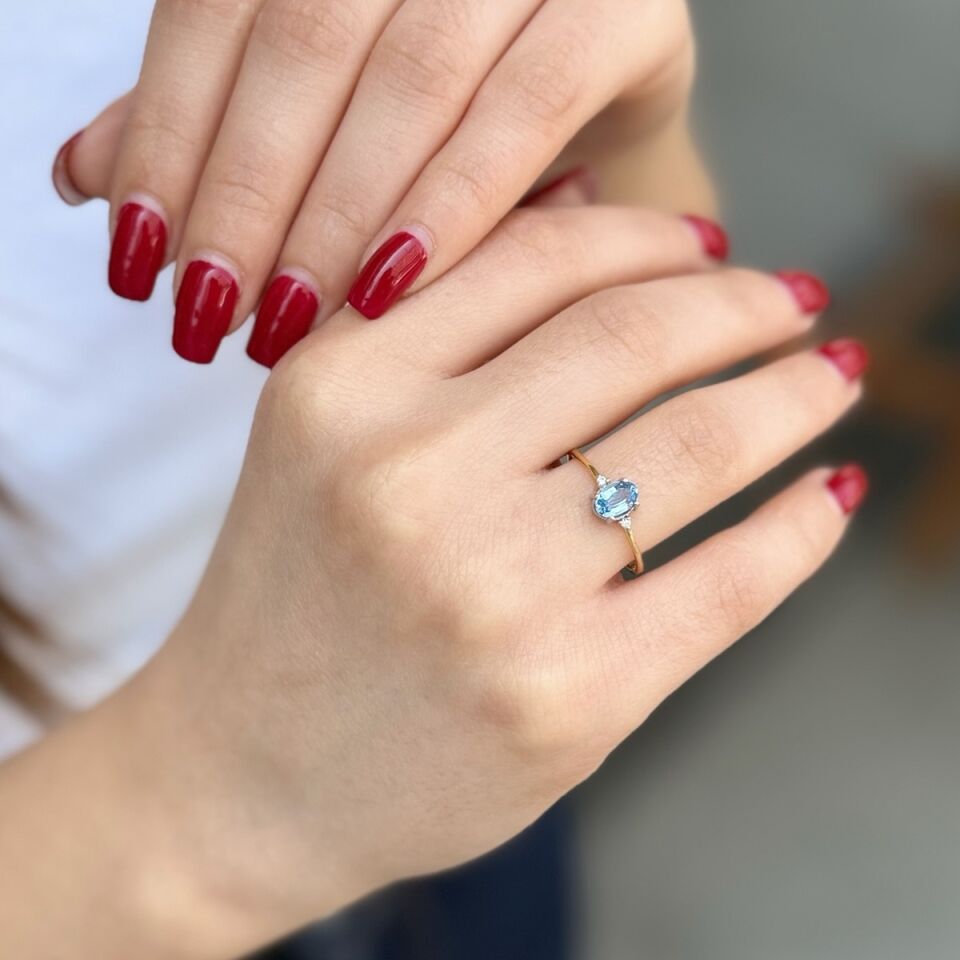14 Ayar Beyaz Altın Pırlanta Taşlı Oval Blue Topaz Yüzük