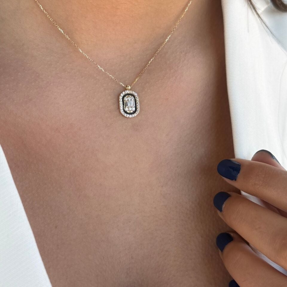 14 AYAR ÖZEL TASARIM BAGET TAŞLI VE SİYAH MİNELİ ALTIN KOLYE