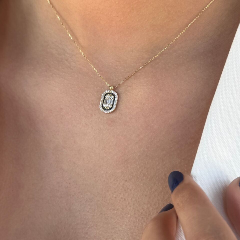 14 AYAR ÖZEL TASARIM BAGET TAŞLI VE SİYAH MİNELİ ALTIN KOLYE