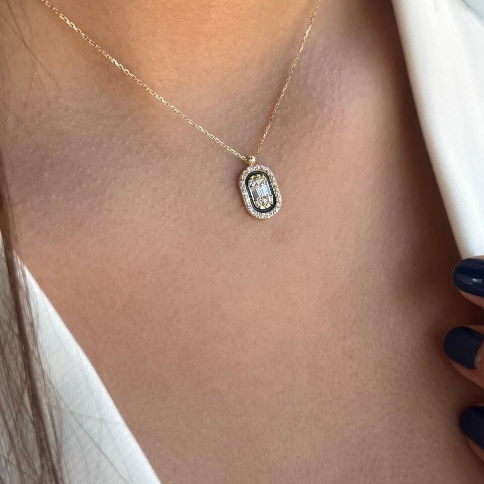 14 AYAR ÖZEL TASARIM BAGET TAŞLI VE SİYAH MİNELİ ALTIN KOLYE