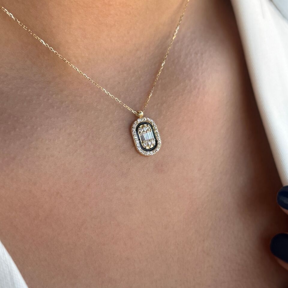 14 AYAR ÖZEL TASARIM BAGET TAŞLI VE SİYAH MİNELİ ALTIN KOLYE