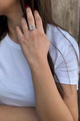 925 AYAR MÜCEVHER GÖRÜNÜMLÜ BAGET İTALYAN YÜZÜK 18