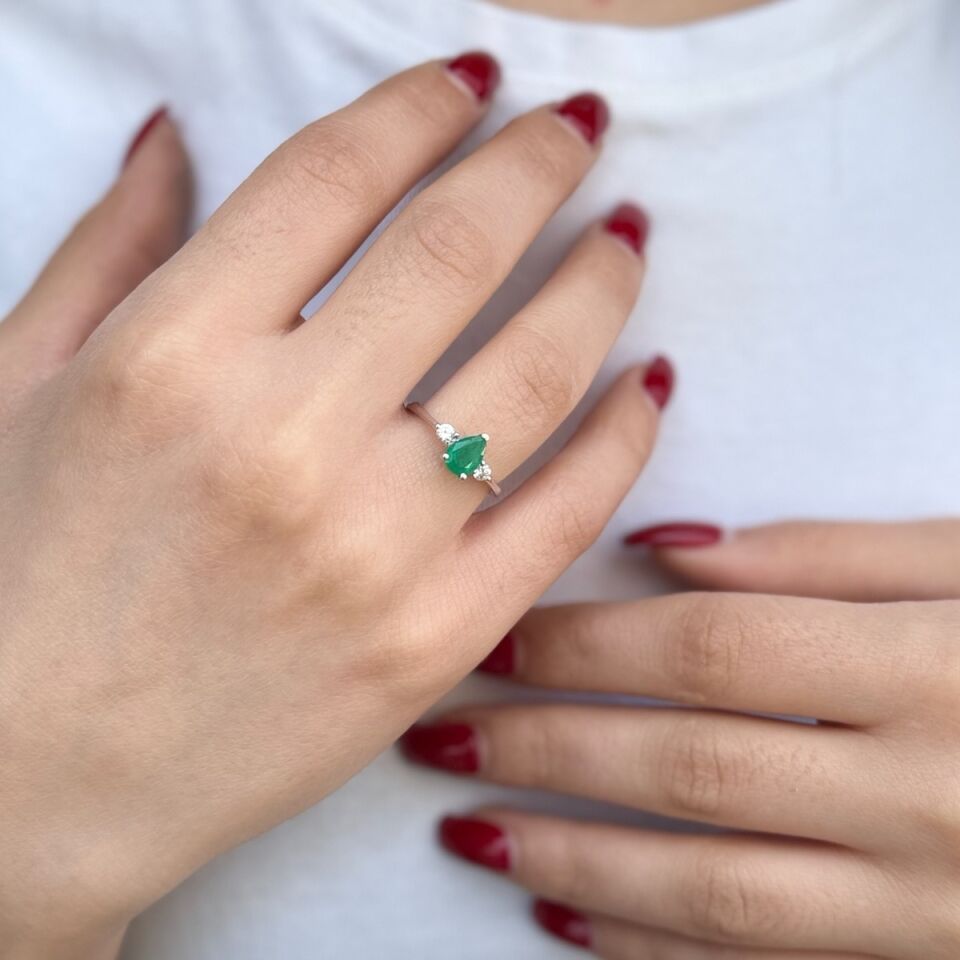 14 Ayar Damla Zümrüt Ve Pırlanta Taşlı Altın Yüzük