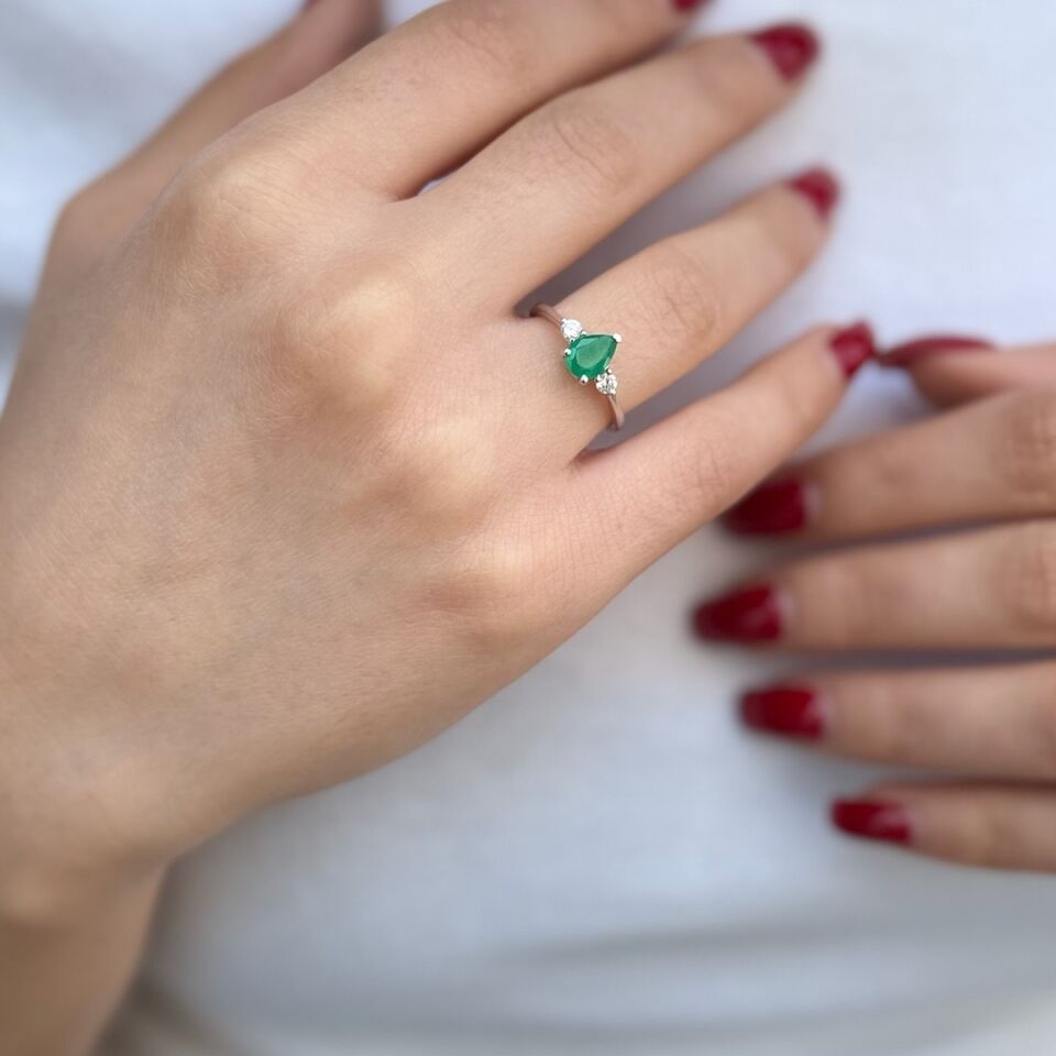 14 Ayar Damla Zümrüt Ve Pırlanta Taşlı Altın Yüzük