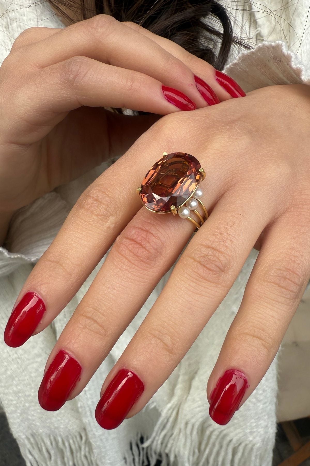 14 AYAR SULTANİT TAŞLI KENARLARI İNCİ DETAYLI ŞIK YÜZÜK