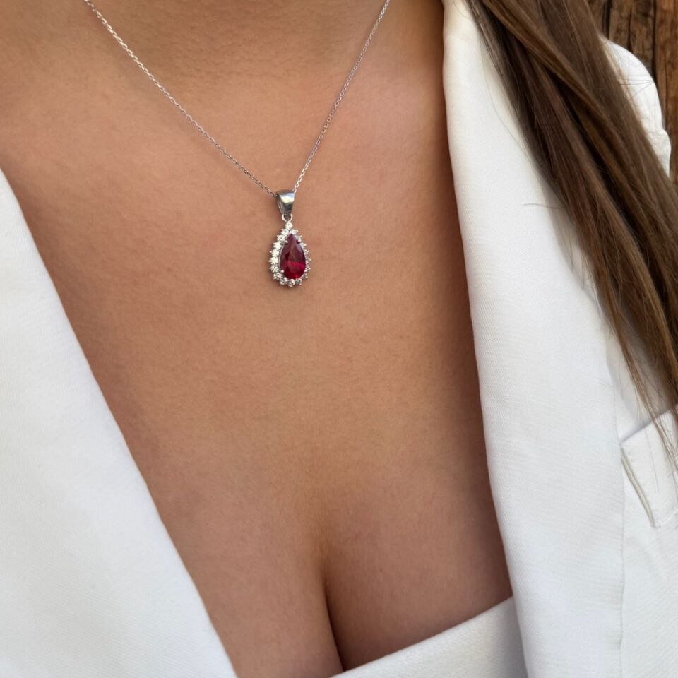 14 AYAR PIRLANTA GÖRÜNÜMLÜ BEYAZ ALTIN DAMLA MODEL YAKUT RENKLİ KOLYE