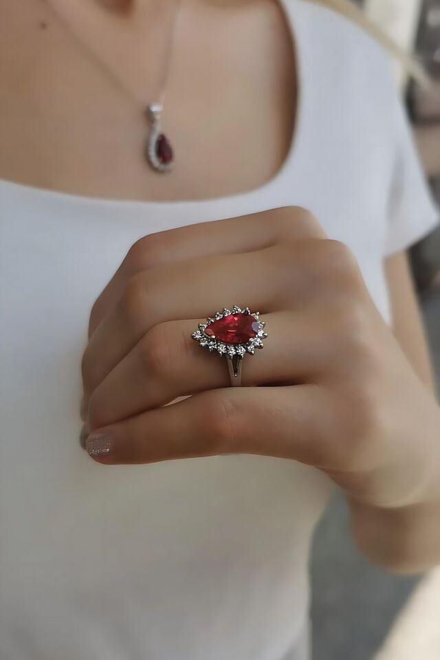 14 AYAR PIRLANTA GÖRÜNÜMLÜ BEYAZ ALTIN DAMLA MODEL YAKUT RENKLİ KOLYE VE YÜZÜK