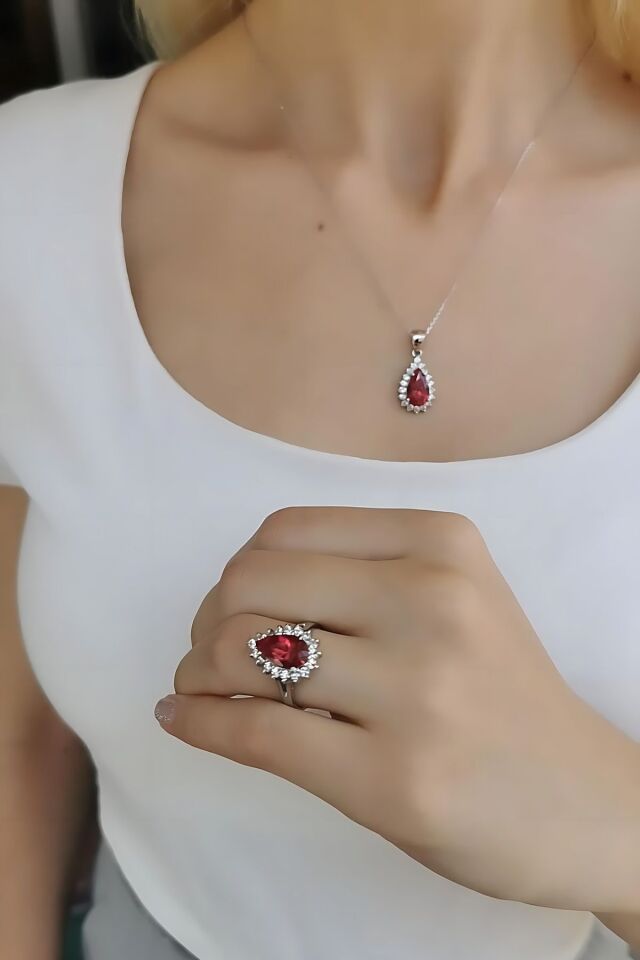 14 AYAR PIRLANTA GÖRÜNÜMLÜ BEYAZ ALTIN DAMLA MODEL YAKUT RENKLİ KOLYE VE YÜZÜK