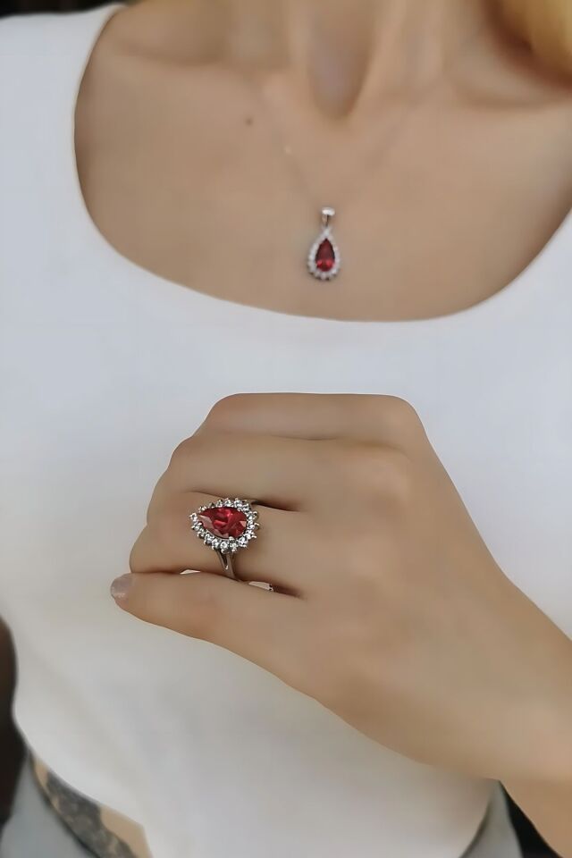 14 AYAR PIRLANTA GÖRÜNÜMLÜ BEYAZ ALTIN DAMLA MODEL YAKUT RENKLİ KOLYE VE YÜZÜK