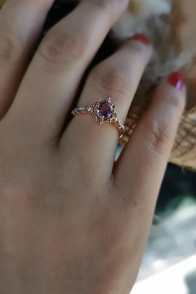 14 Ayar 0,47 Ct Ametist Taşlı Ve 0,11 Ct F Rengi Pırlanta Taşlı Vintage Rose Yüzük 14