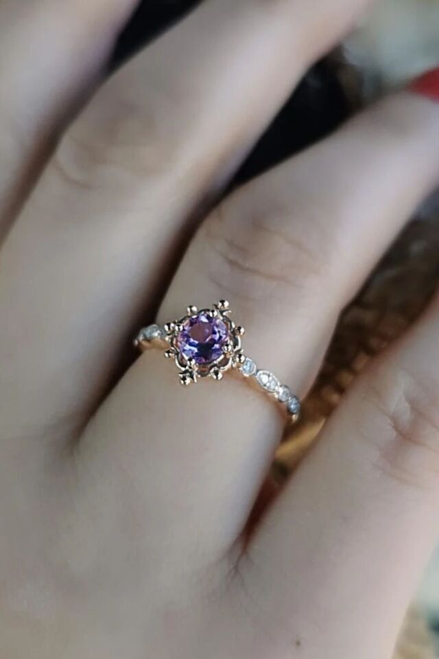 14 Ayar 0,47 Ct Ametist Taşlı Ve 0,11 Ct F Rengi Pırlanta Taşlı Vintage Rose Yüzük 18