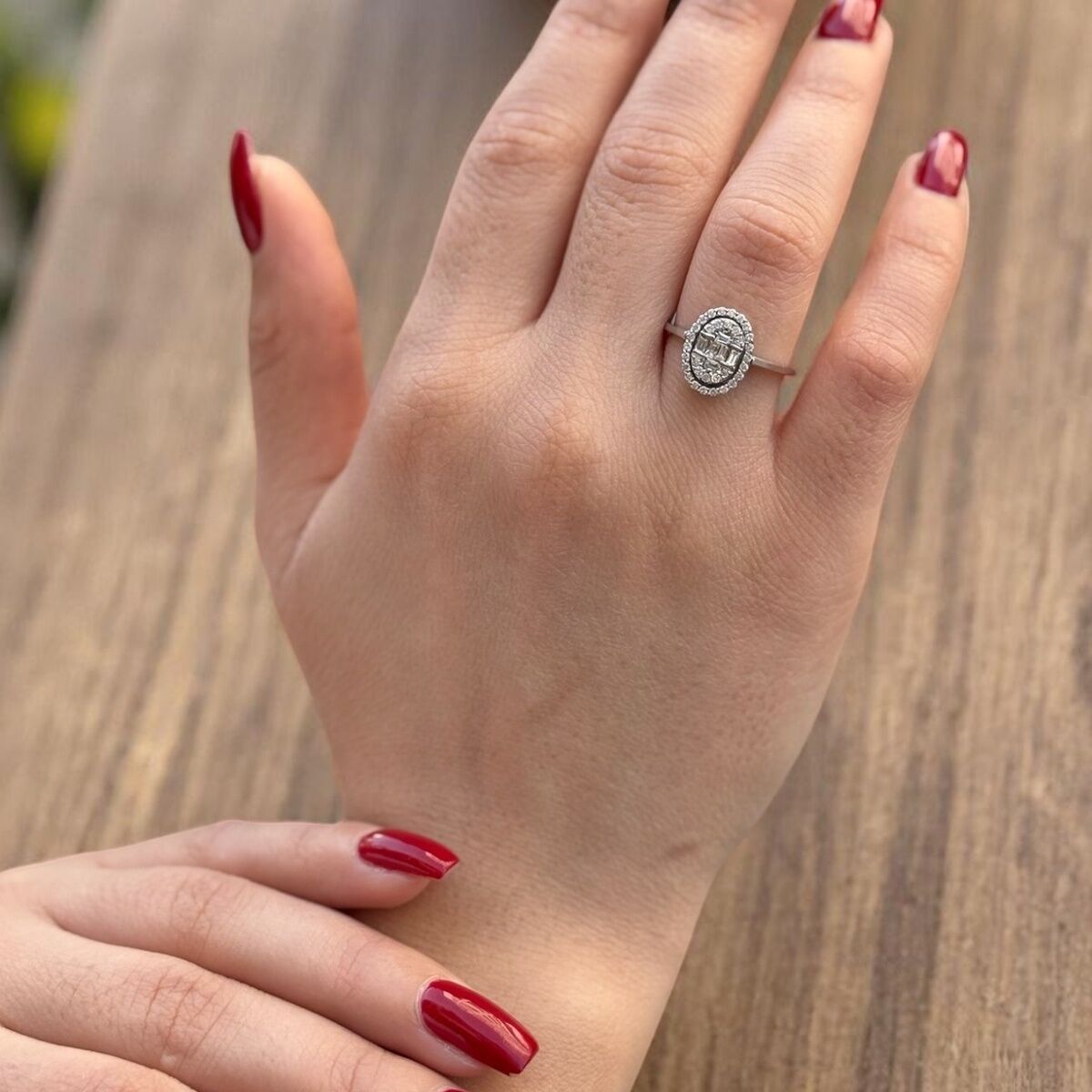 14 AYAR 0,42 CT G RENGİ OVAL BAGET YÜZÜK