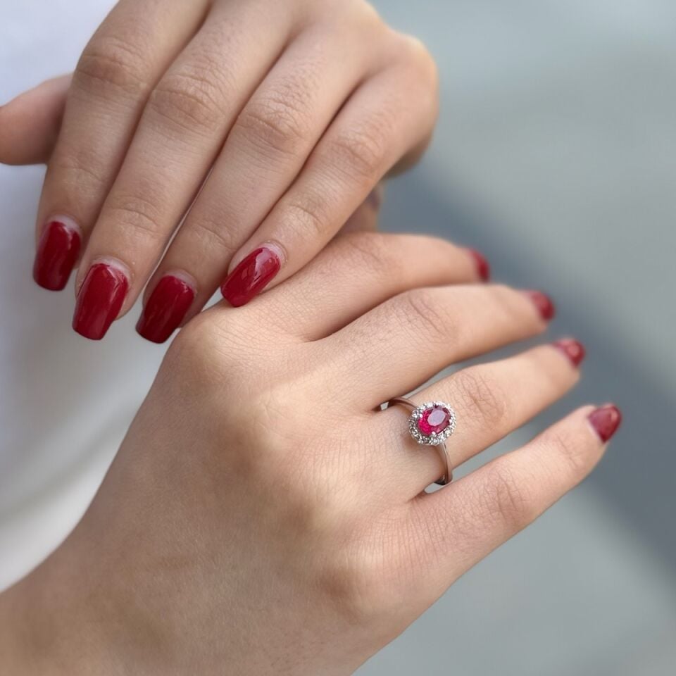 18 Ayar Yakut Taşlı Pırlanta Yüzük