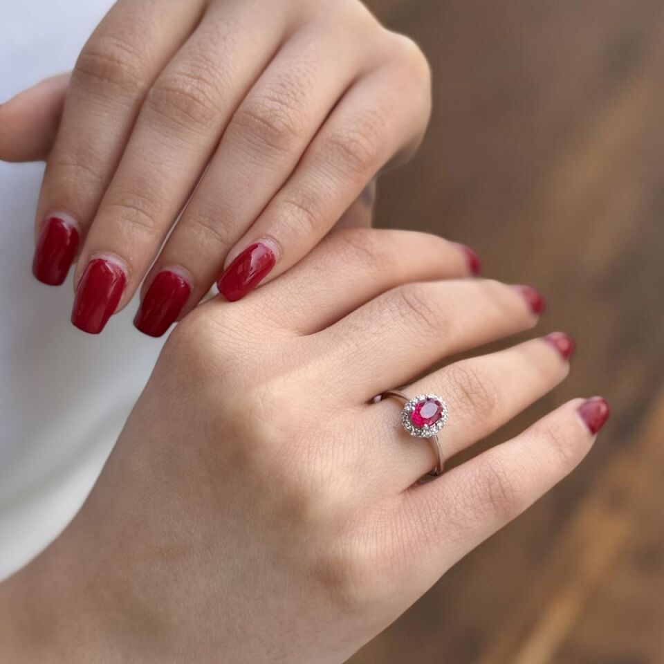 18 Ayar Yakut Taşlı Pırlanta Yüzük