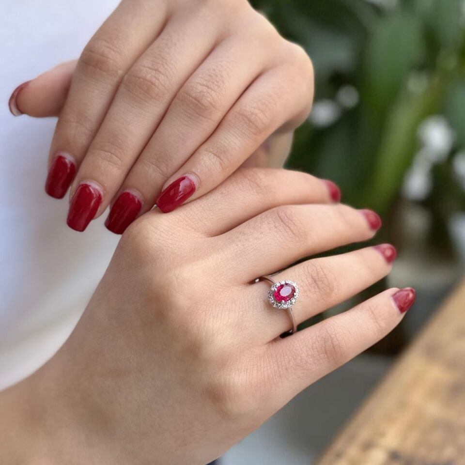 18 Ayar Yakut Taşlı Pırlanta Yüzük