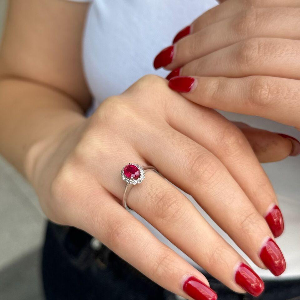 18 Ayar Yakut Taşlı Pırlanta Yüzük