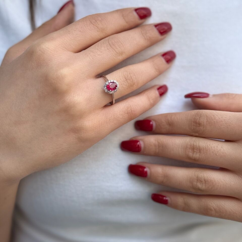 18 Ayar Yakut Taşlı Pırlanta Yüzük