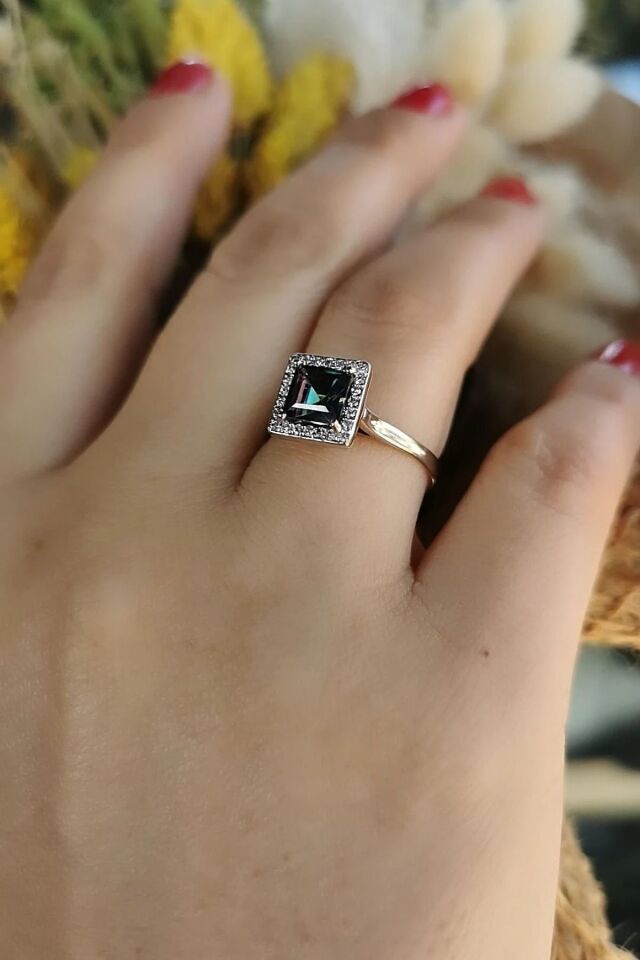 14 AYAR 1,25 CT MİSTİK TOPAZ TAŞLI 0,15 CT G PIRLANTA TAŞLI YÜZÜK 17