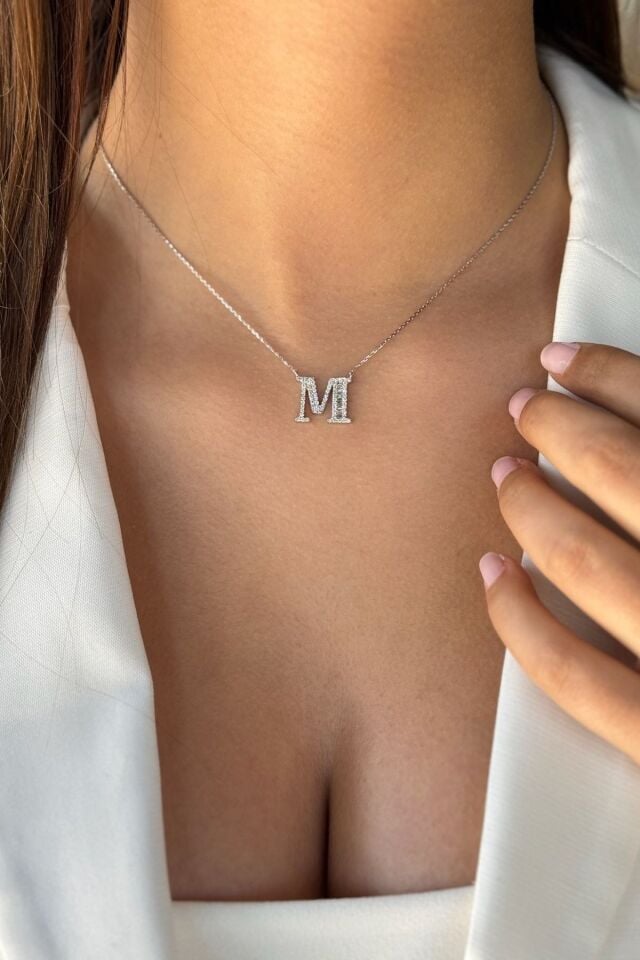 14 Ayar 0,55 Ct Baget Pırlanta Taşlı M Harfi Beyaz Altın Pırlanta Kolye