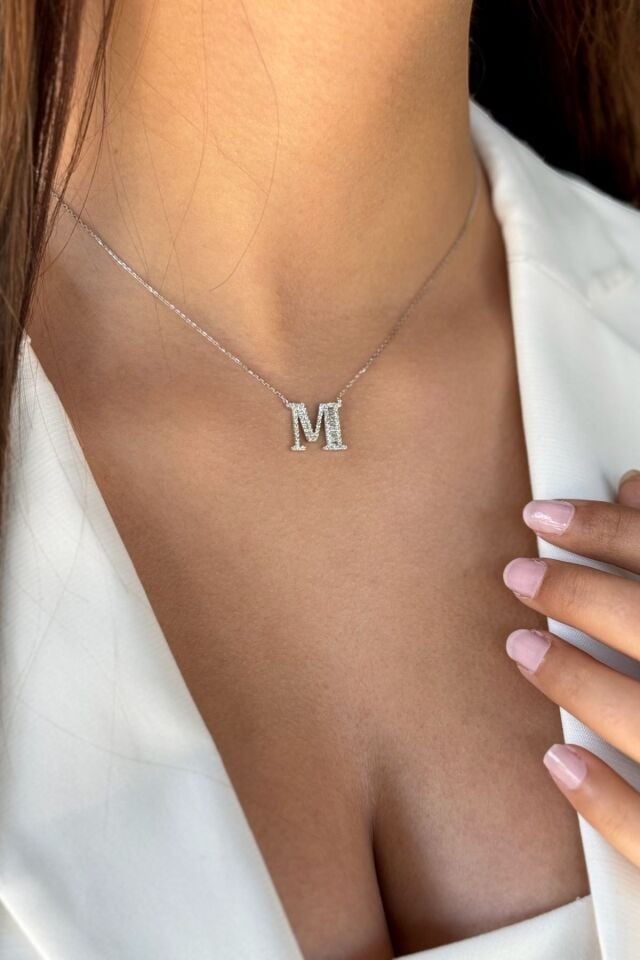 14 Ayar 0,55 Ct Baget Pırlanta Taşlı M Harfi Beyaz Altın Pırlanta Kolye