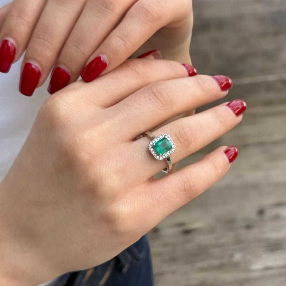 14 Ayar Zümrüt Taşlı Pırlanta Yüzük