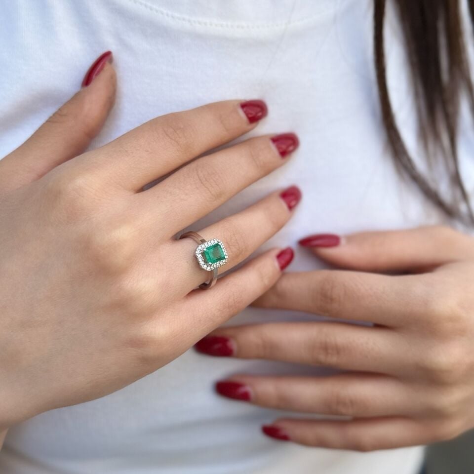 14 Ayar Zümrüt Taşlı Pırlanta Yüzük