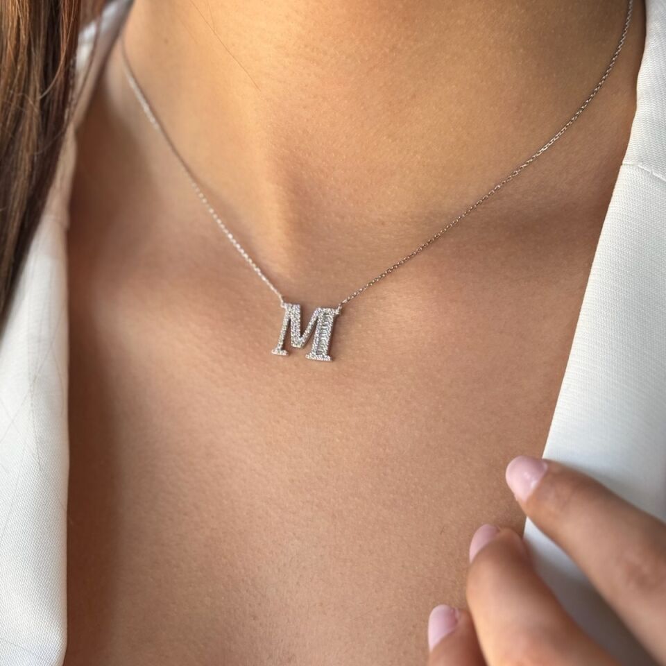 14 Ayar 0,55 Ct Baget Pırlanta Taşlı M Harfi Beyaz Altın Pırlanta Kolye