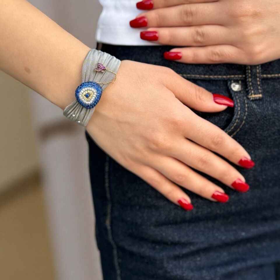 Çelik Bilezik Üzerine Altın Nazar Boncuğu Işlemeli Tasarım Bilezik