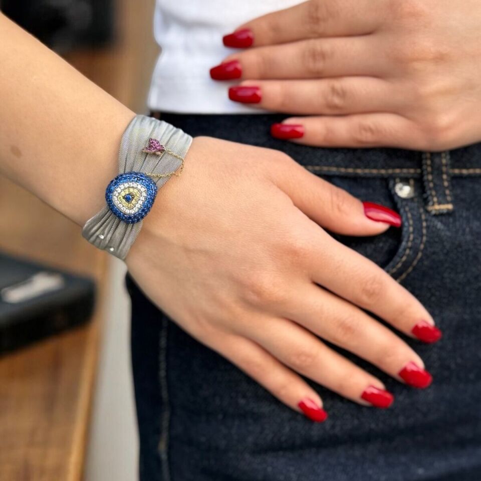 Çelik Bilezik Üzerine Altın Nazar Boncuğu Işlemeli Tasarım Bilezik