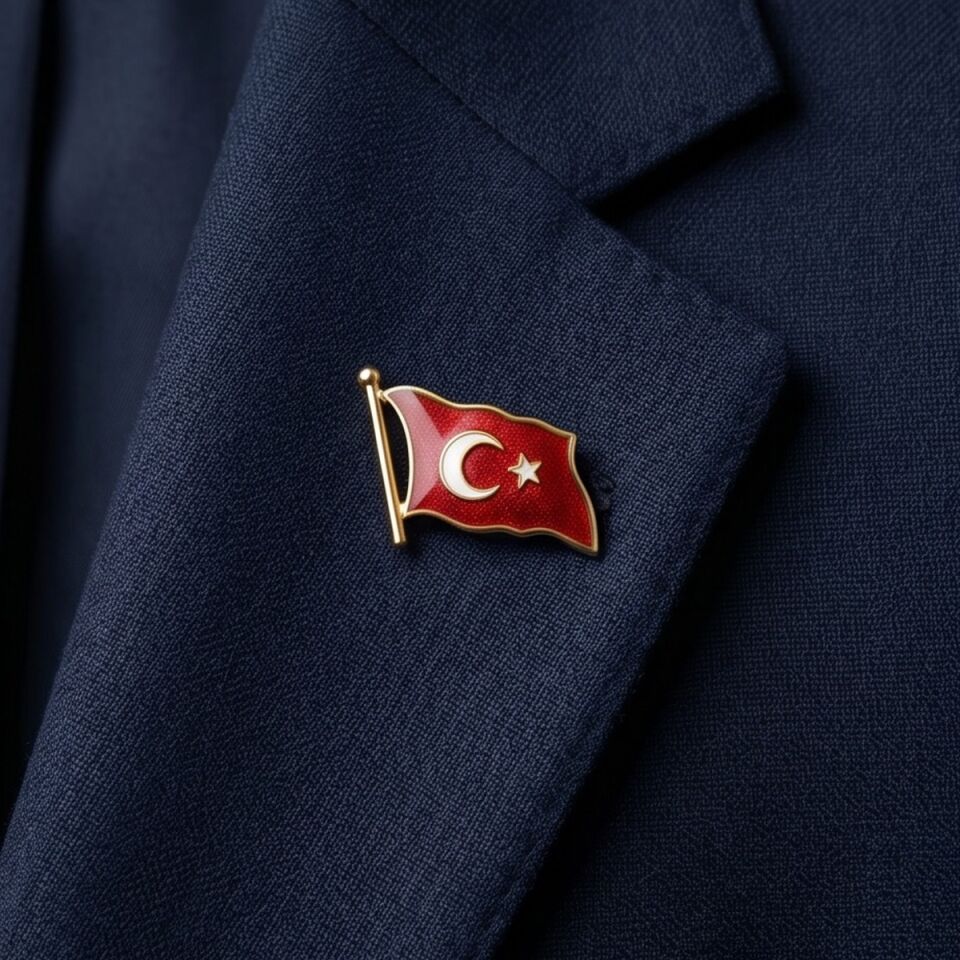 14 AYAR TÜRK BAYRAĞI MİNELİ ÖZEL TASARIM YAKA BROŞU