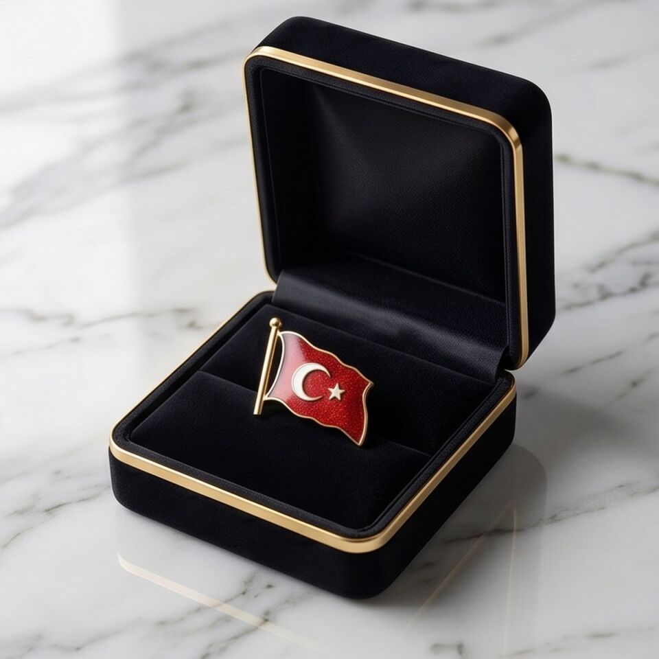 14 AYAR TÜRK BAYRAĞI MİNELİ ÖZEL TASARIM YAKA BROŞU