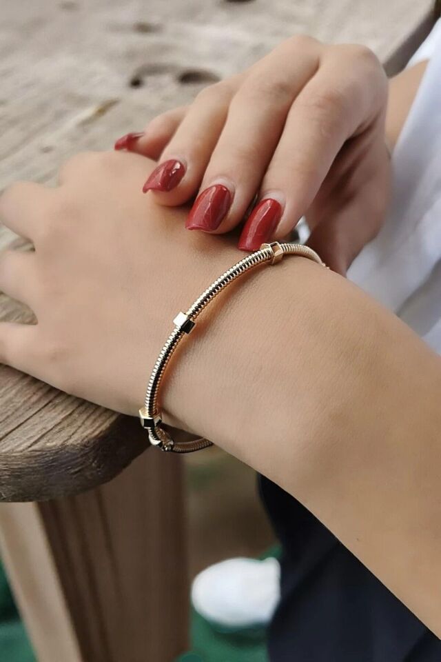 14 AYAR ÖZEL TASARIM VİDALI MODEL ALTIN BİLEZİK