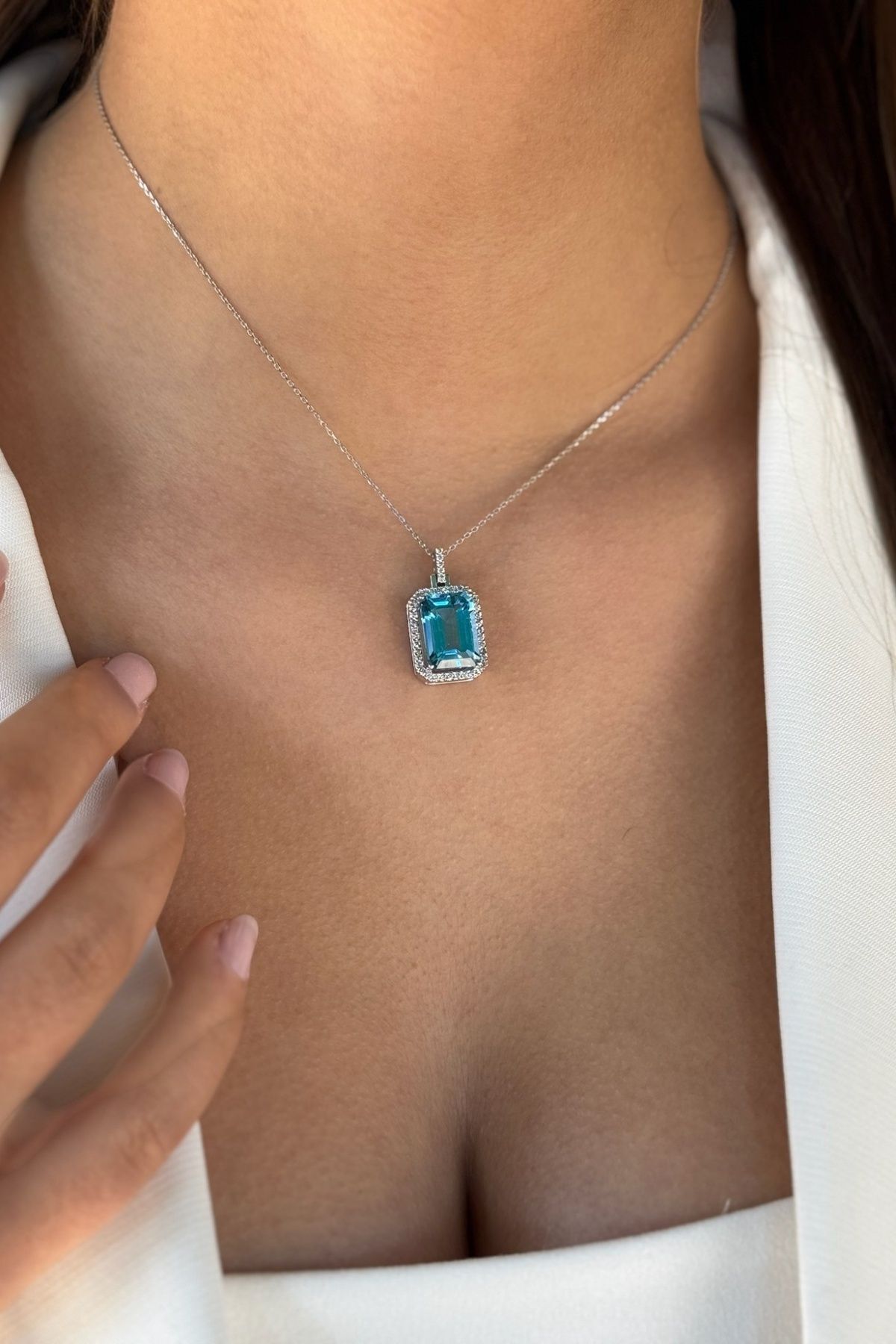 14 AYAR 12,48 CT AQUAMARİN TAŞLI 0,45 CT PIRLANTA TAŞLI BEYAZ ALTIN KOLYE
