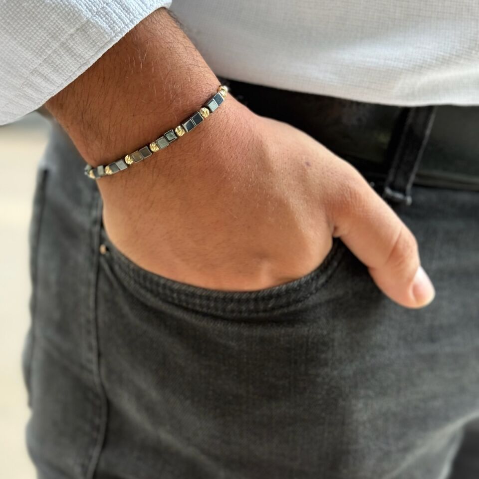 14 AYAR ÖZEL TASARIM KÜP HEMATİT TAŞLI VE ALTIN TOPLU İP BİLEKLİK