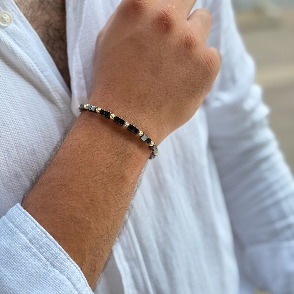 14 AYAR ÖZEL TASARIM KÜP HEMATİT TAŞLI VE ALTIN TOPLU İP BİLEKLİK