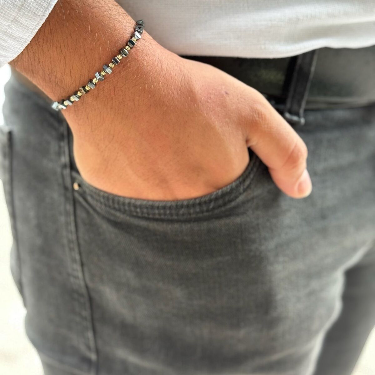 14 AYAR ÖZEL TASARIM KÜP HEMATİT TAŞLI VE ALTIN TOPLU İP BİLEKLİK