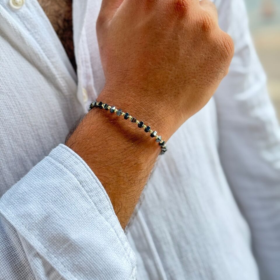 14 AYAR ÖZEL TASARIM KÜP HEMATİT TAŞLI VE ALTIN TOPLU İP BİLEKLİK